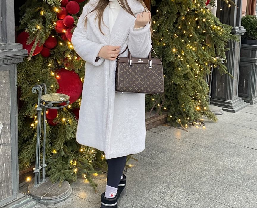 шуба біла подовжена