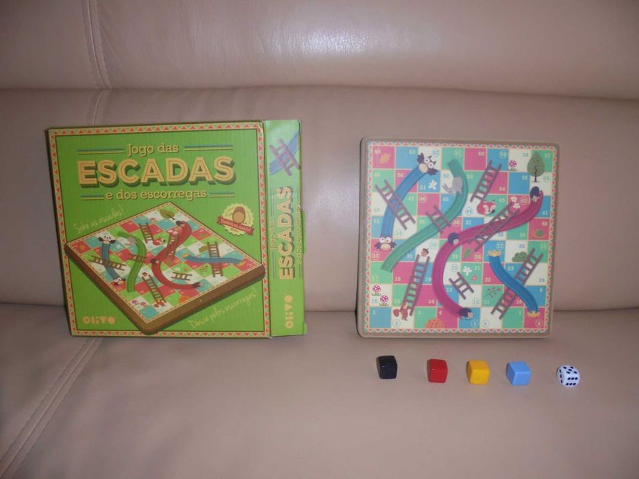 jogo das escadas e dos escorregas para criança