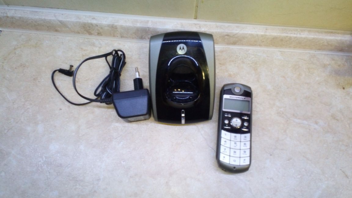 Продам дектовский телефон Motorola