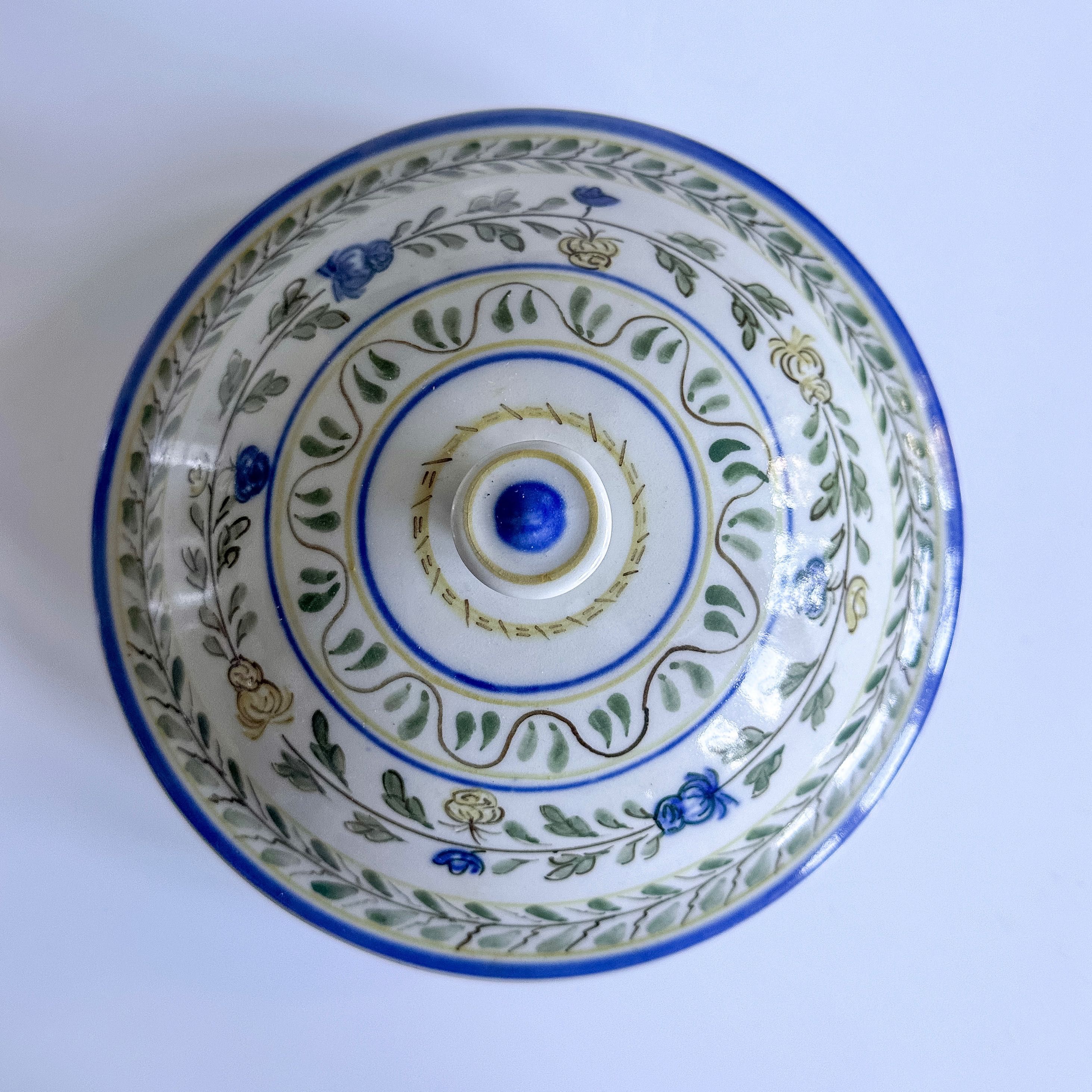 Terrina com prato/travessa em louça de Viana do Castelo, pintada à mão