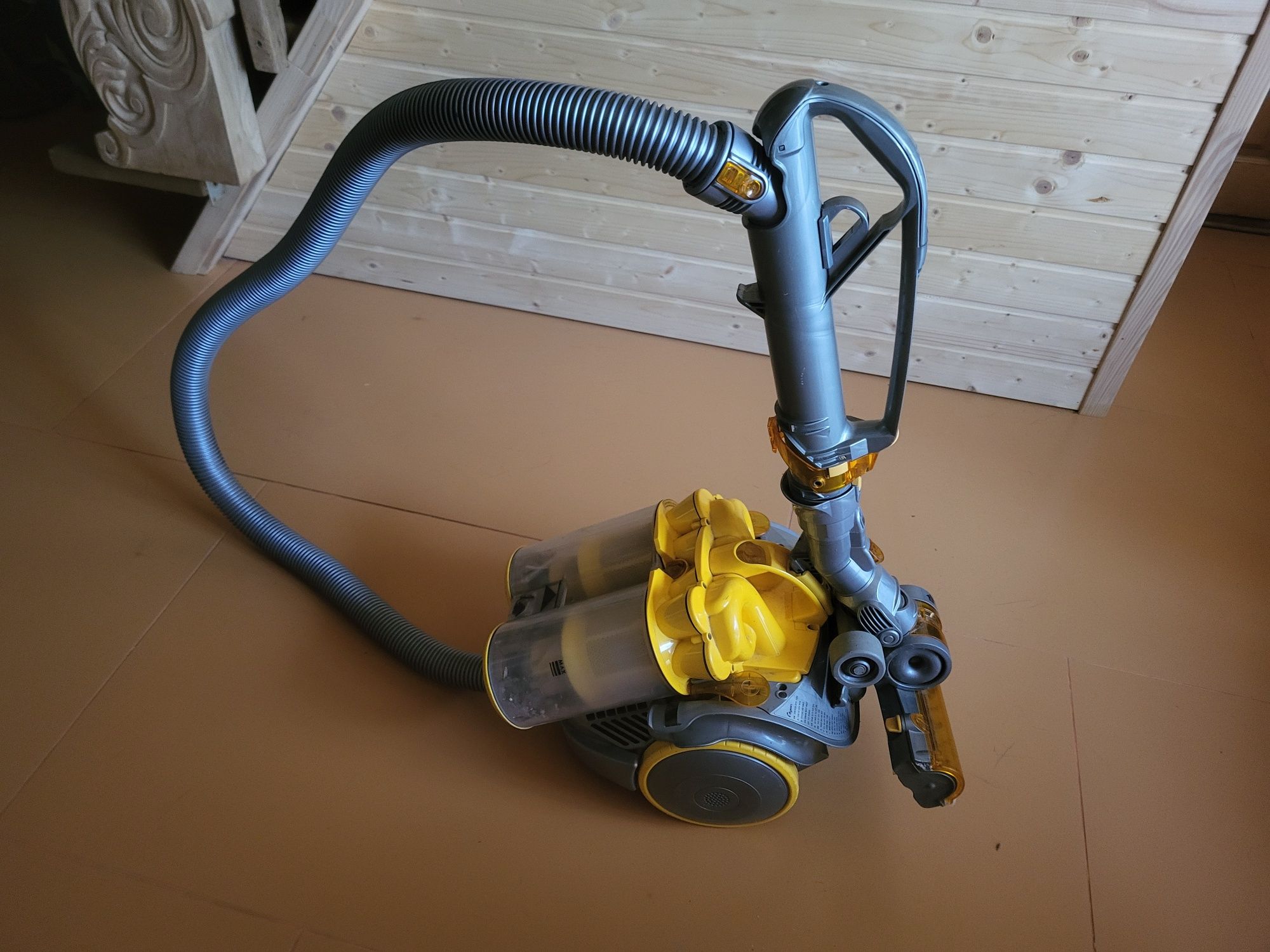Пылесос Dyson.  Оригинал.