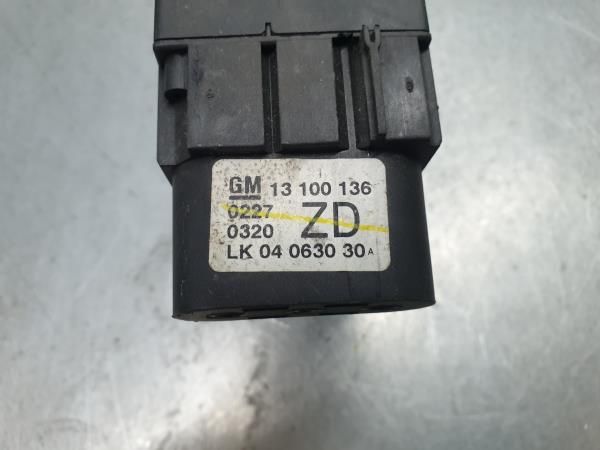 Botão / interruptor de luzes OPEL Astra H Hatchback (L48)