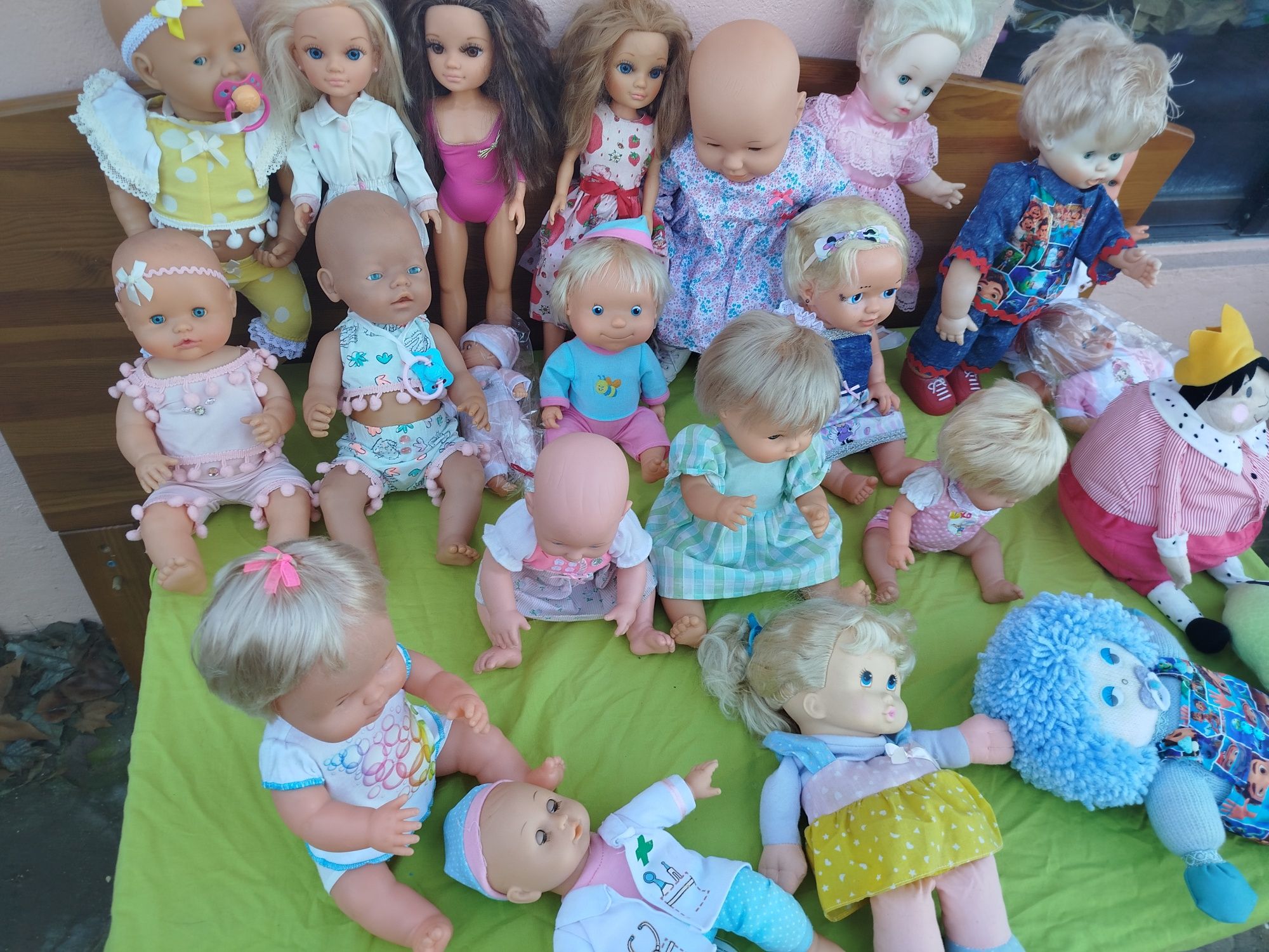 Bonecas e peluches