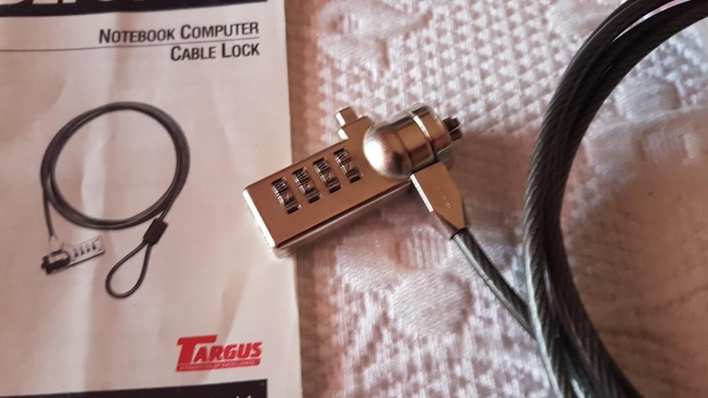 Cadeado com cabo Targus Defcon CL para PC notebook.