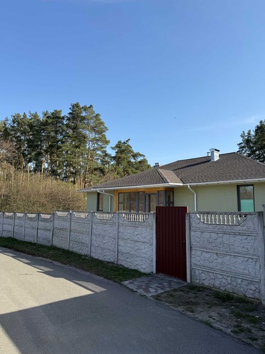 Продам котедж 480м  с.Шпитьки 17 км по Житом. трасі 15с.біля озера