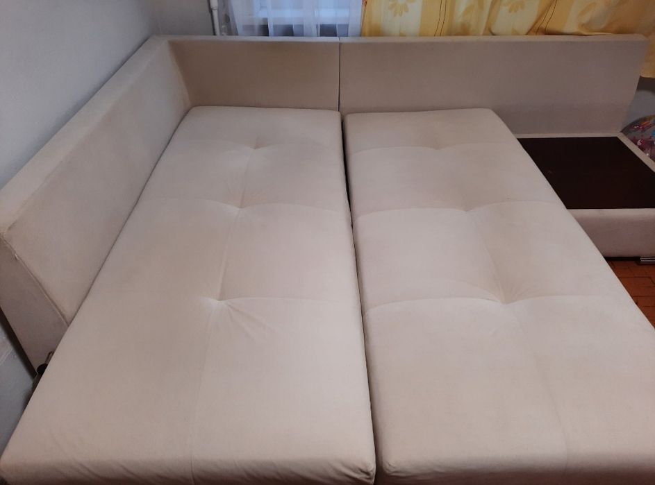 Продам диван угловой беж фирма Blest