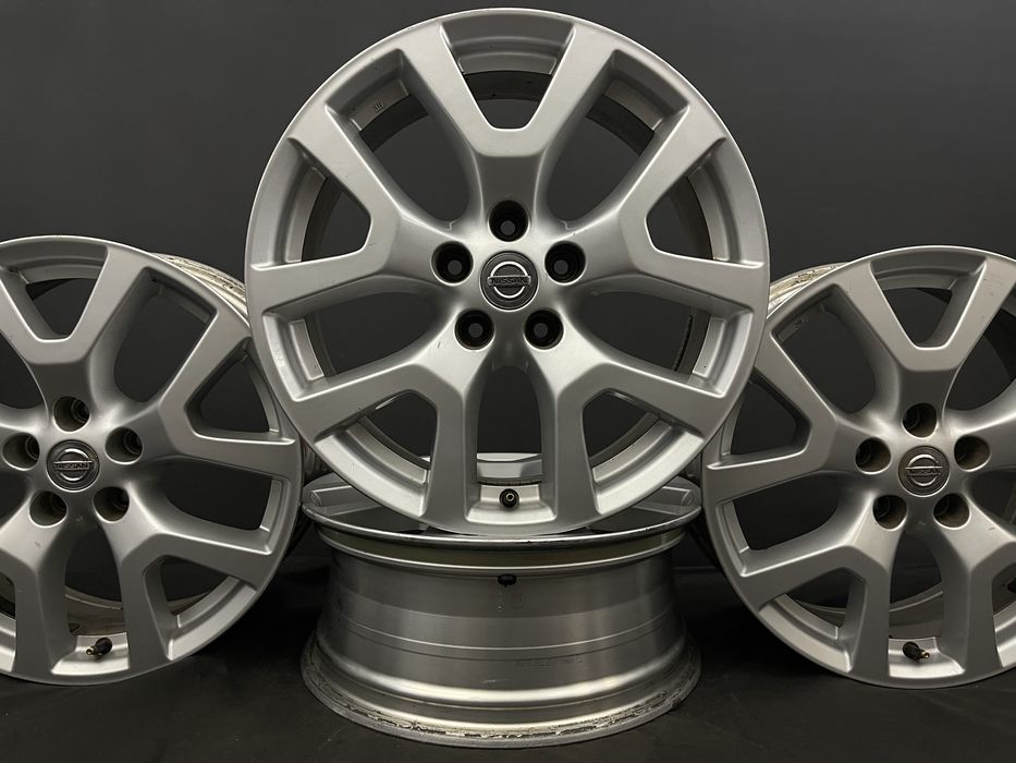 Диски R18 5x114.3 Et40 7J. Nissan Rogue X-trail Qashqai Juke Altima