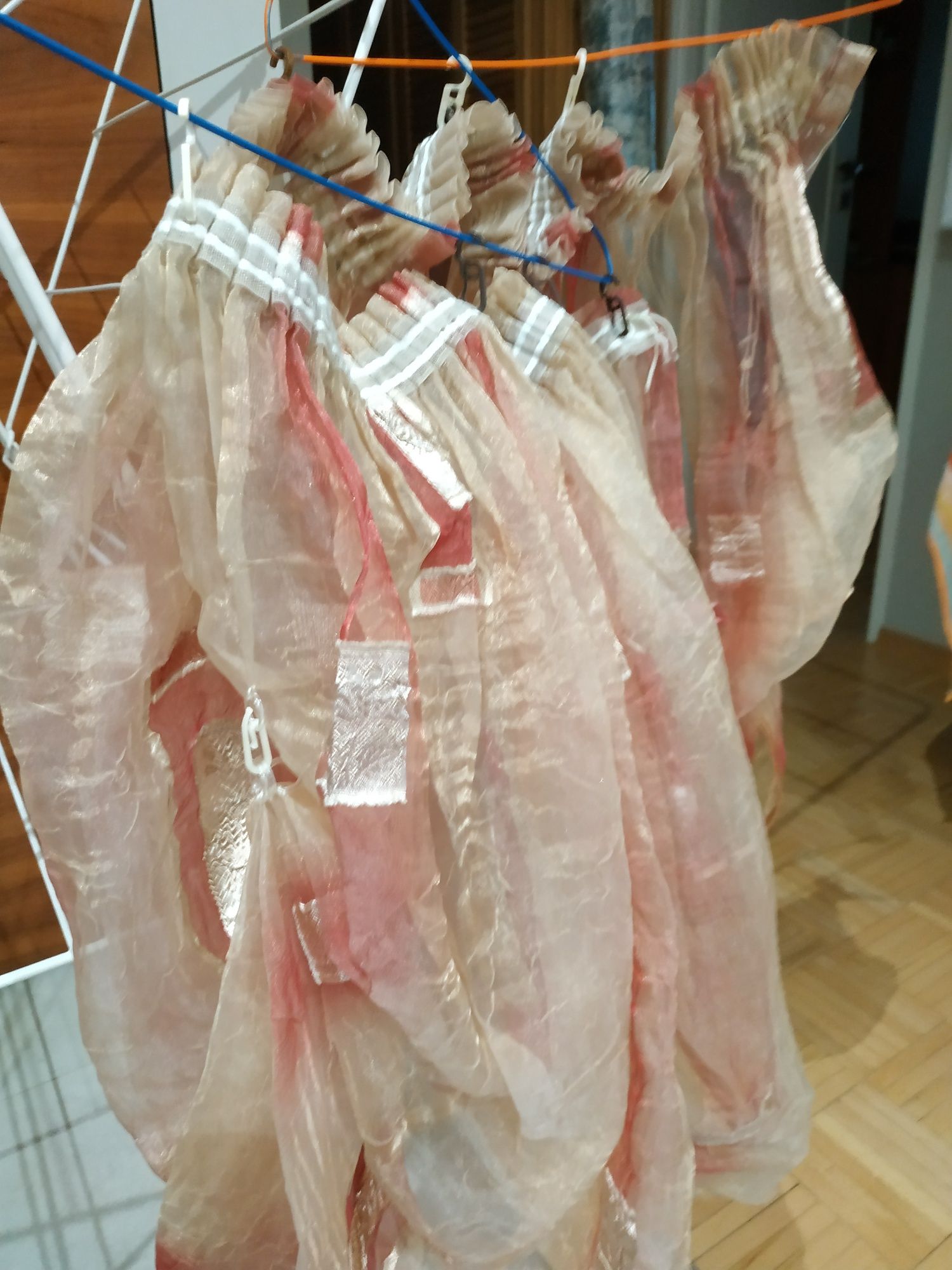 Firanka drapowana kolorowa z haczykami.