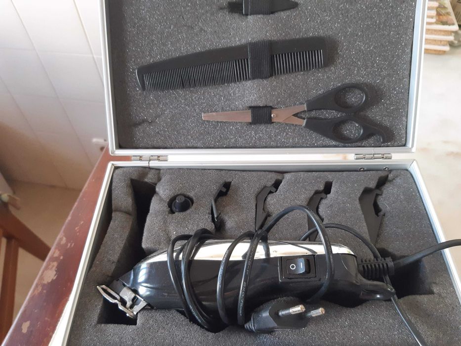 Caixa c/ Máquina de Corte Cabelo