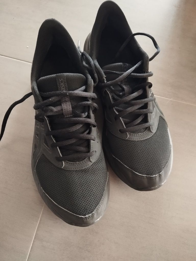 Tênis ASICS pretos