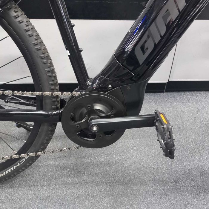 Rower elektryczny crossowy Giant Roam E+ M