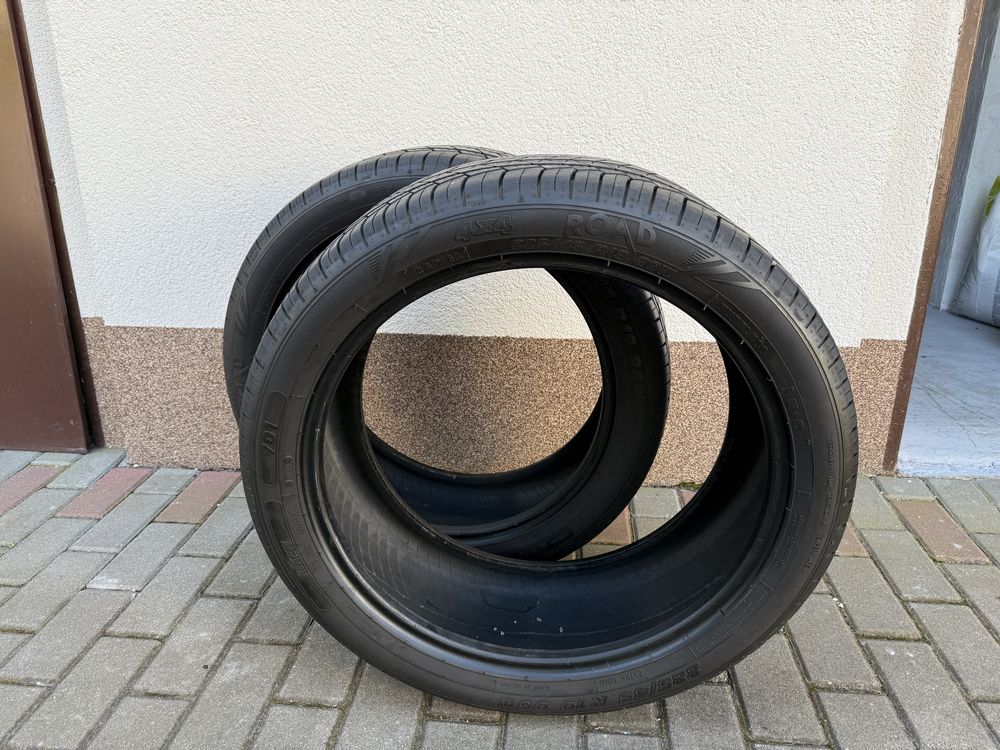 2 szt. Opon letnich 225/45 R19