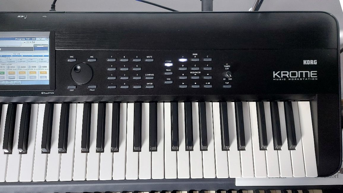 Korg Krome     .