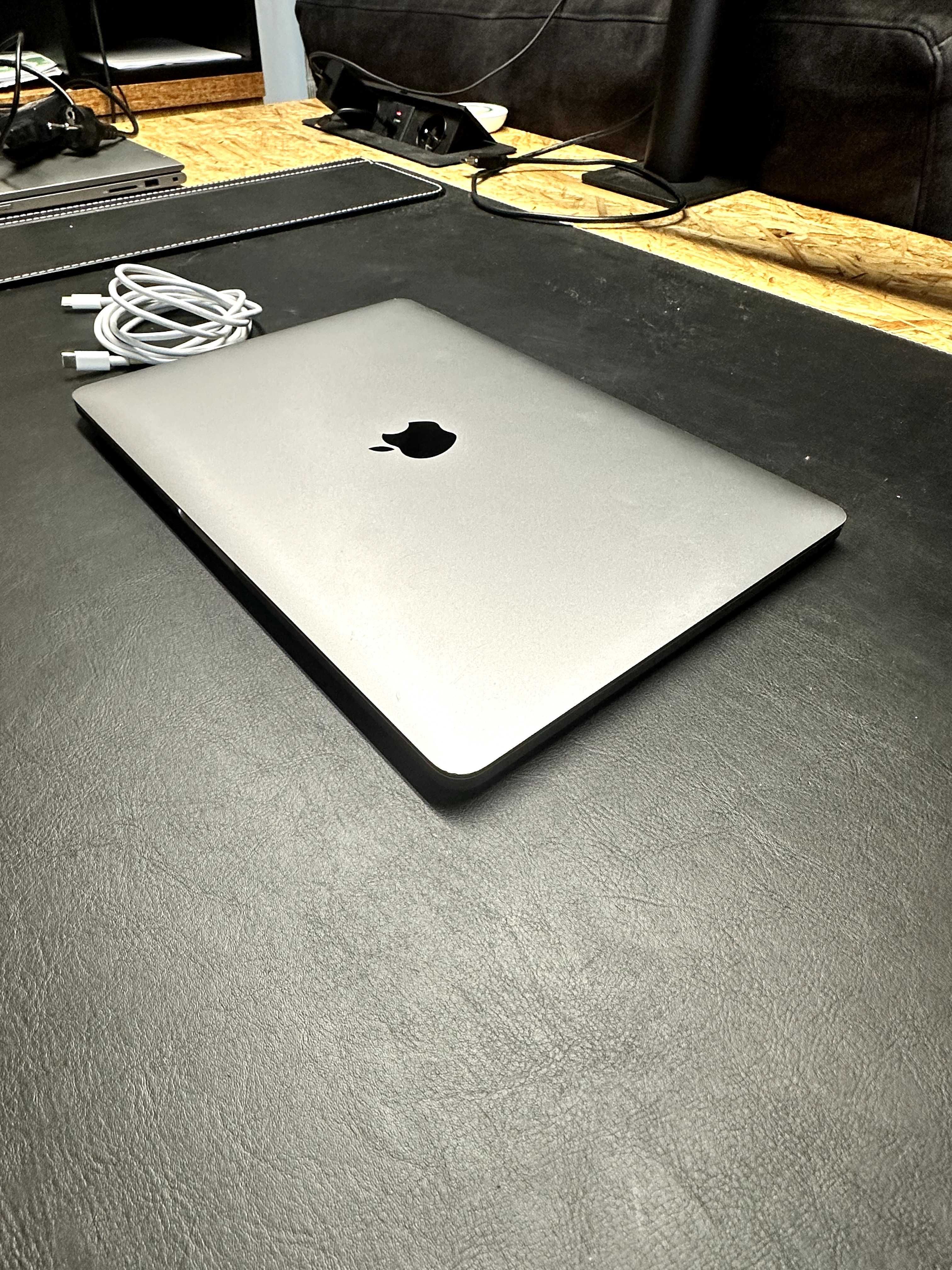 2020 Apple MacBook Pro 13 inch, 8GB RAM, 256GB SSD Space Gray