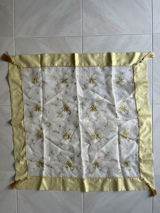 Toalha em chiffon 93x93 com motivos de natalícios