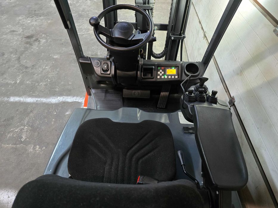 Навантажувач вилковий, електричний Toyota 1.8 тонн Li-ion