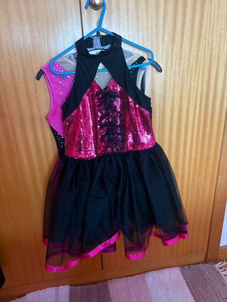 Fato patinagem preto e rosa