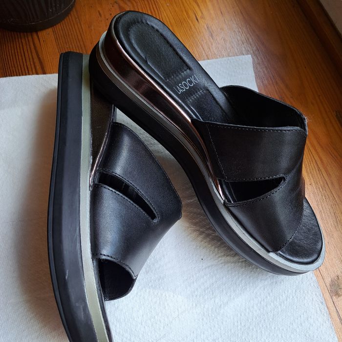 Klapki skórzane 36,Nowe