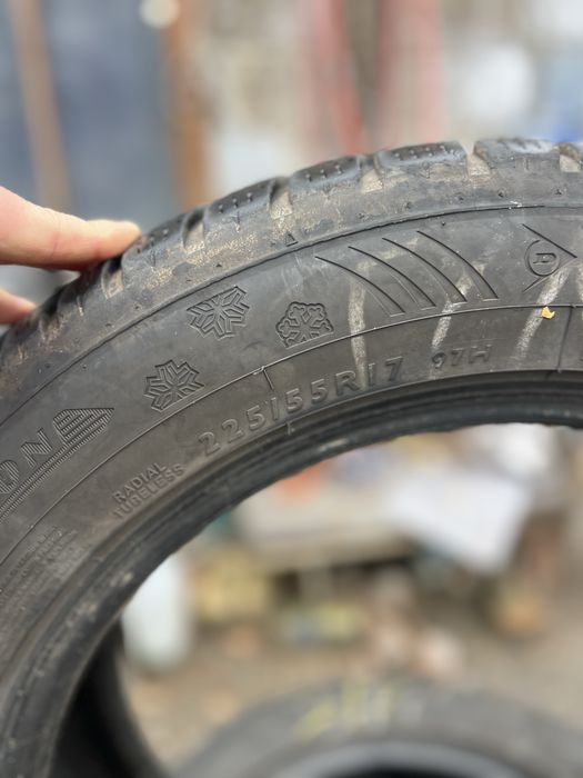 Продам резину Dunlop Winter Sport 4D RunonFlat 225/55 R17