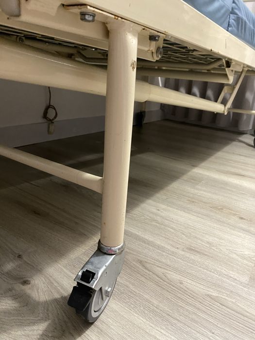 Cama articulada em ótimo estado