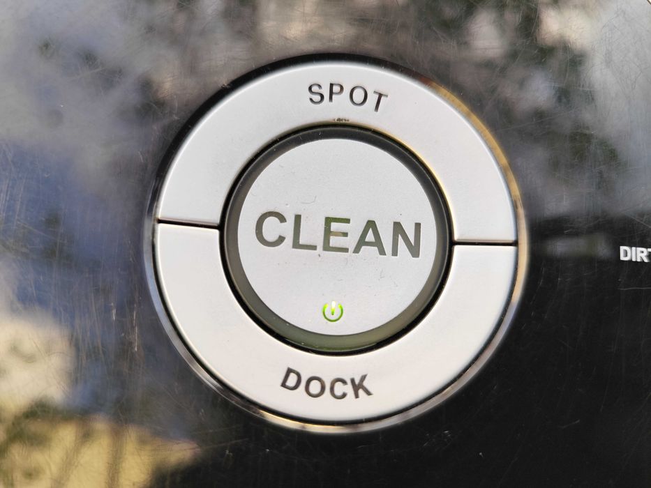 Aspirador Roomba 555 a funcionar, inclui balizador