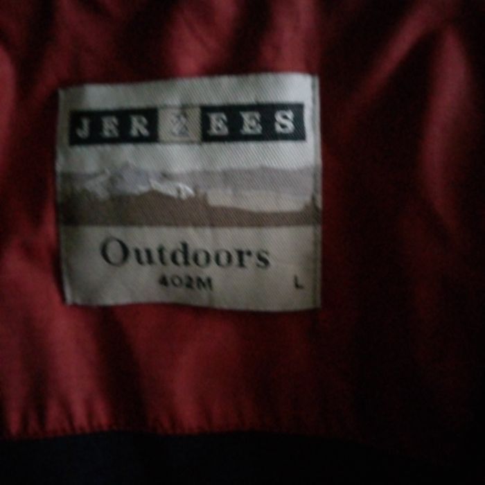 Куртка- ветровка. С капюшоном.мужская