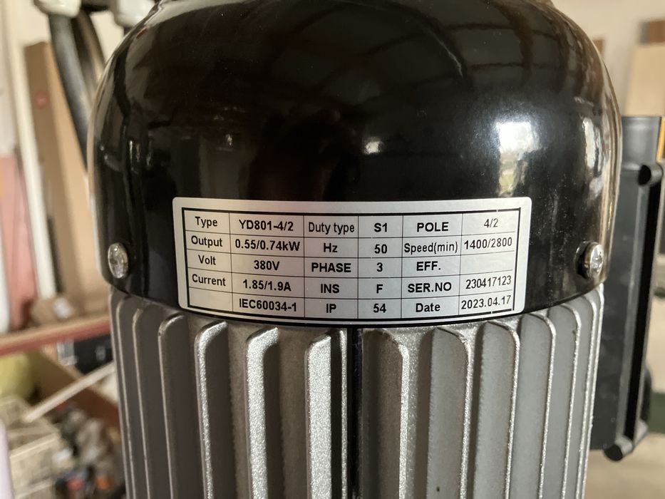 Frezarka dolnowrzecionowa z posuwem