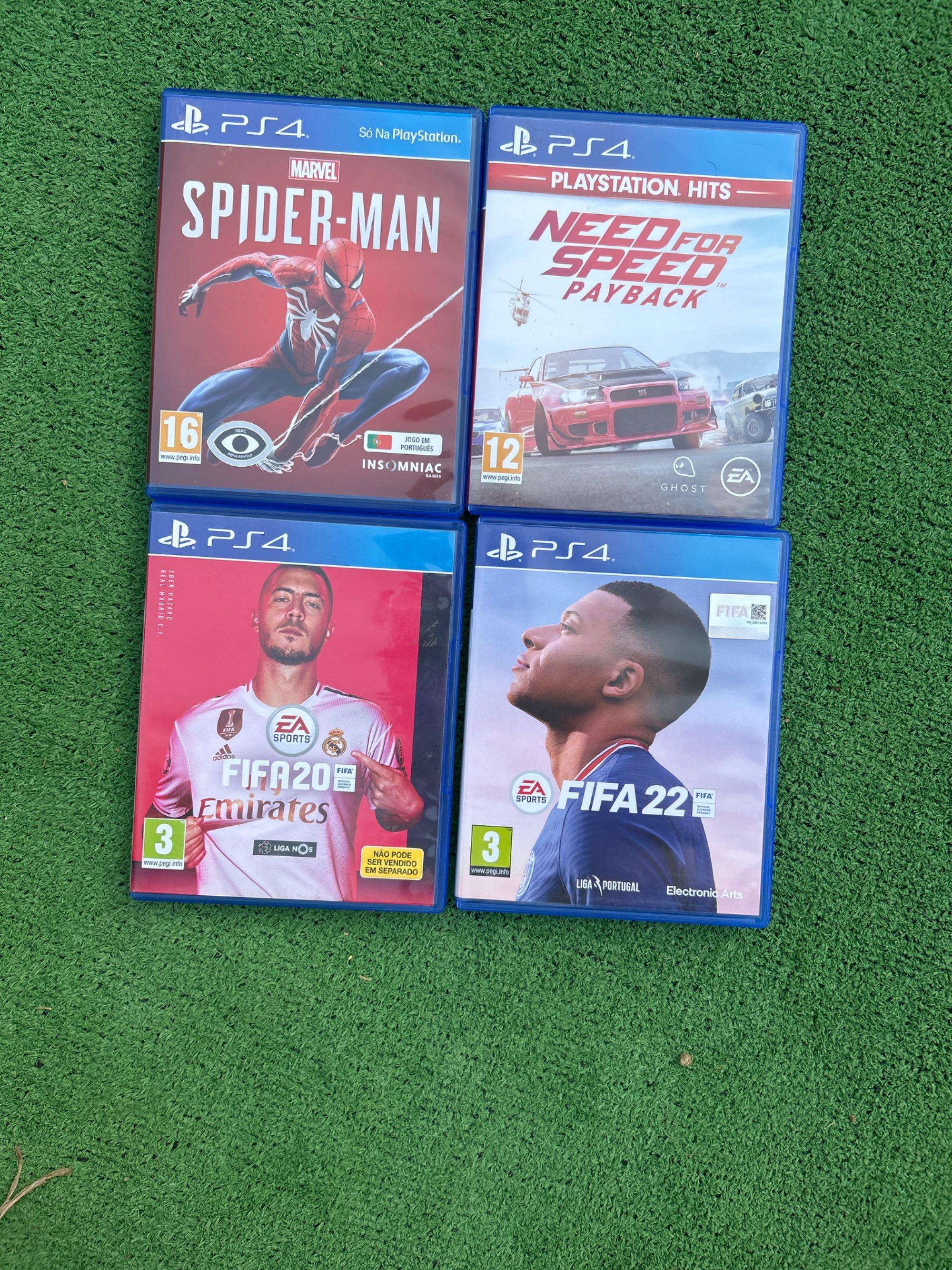 PS4(1TB)+1 comando+ 4 jogos