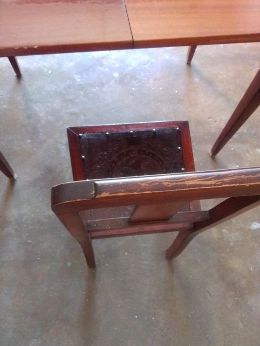 Mesa de sala com 4 cadeiras