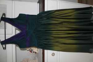 Elegancka cieniowana zielono-fioletowa sukienka midi 36 S Monnari