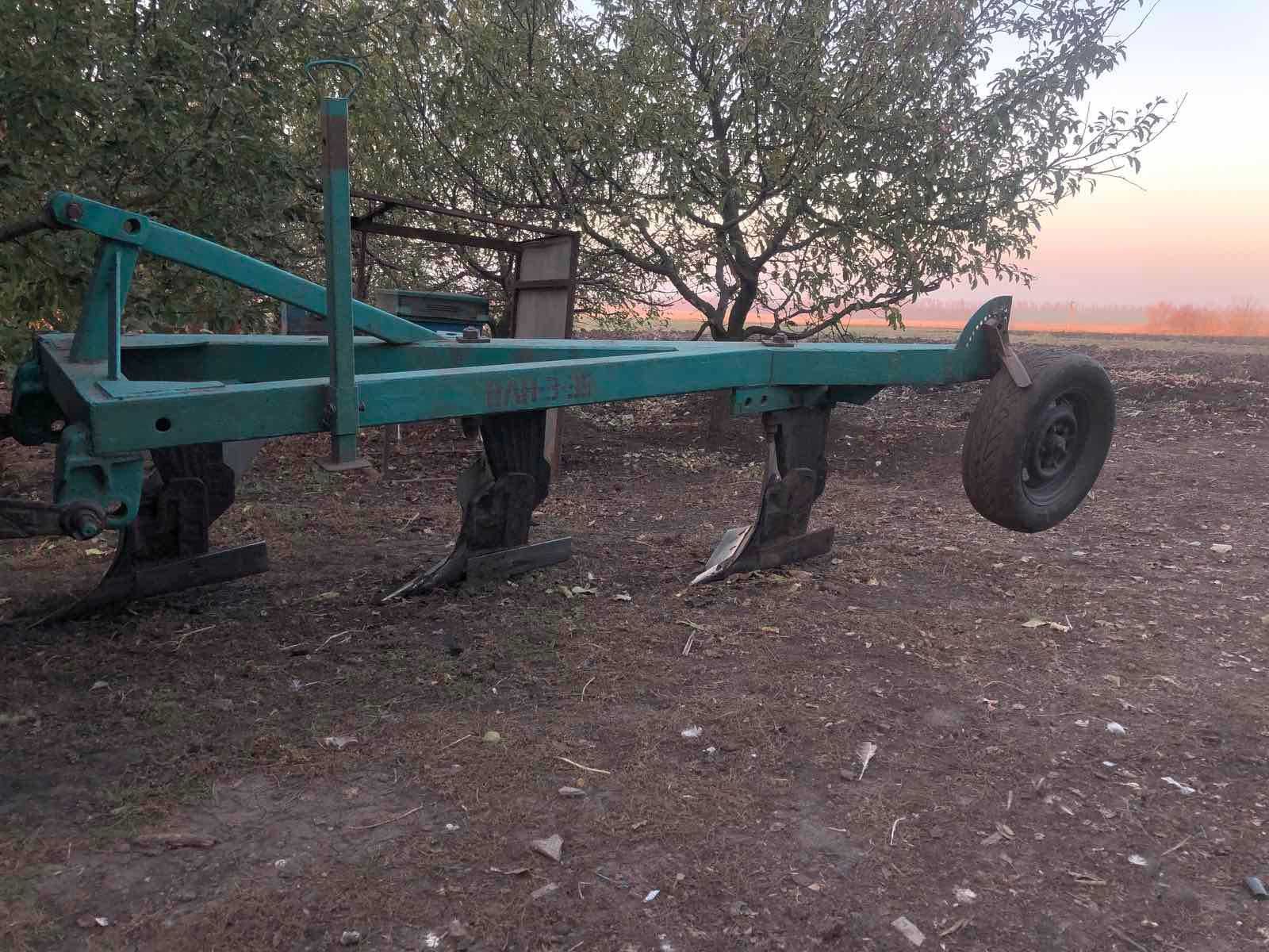 Продам плуг ПЛН-3-35 ,