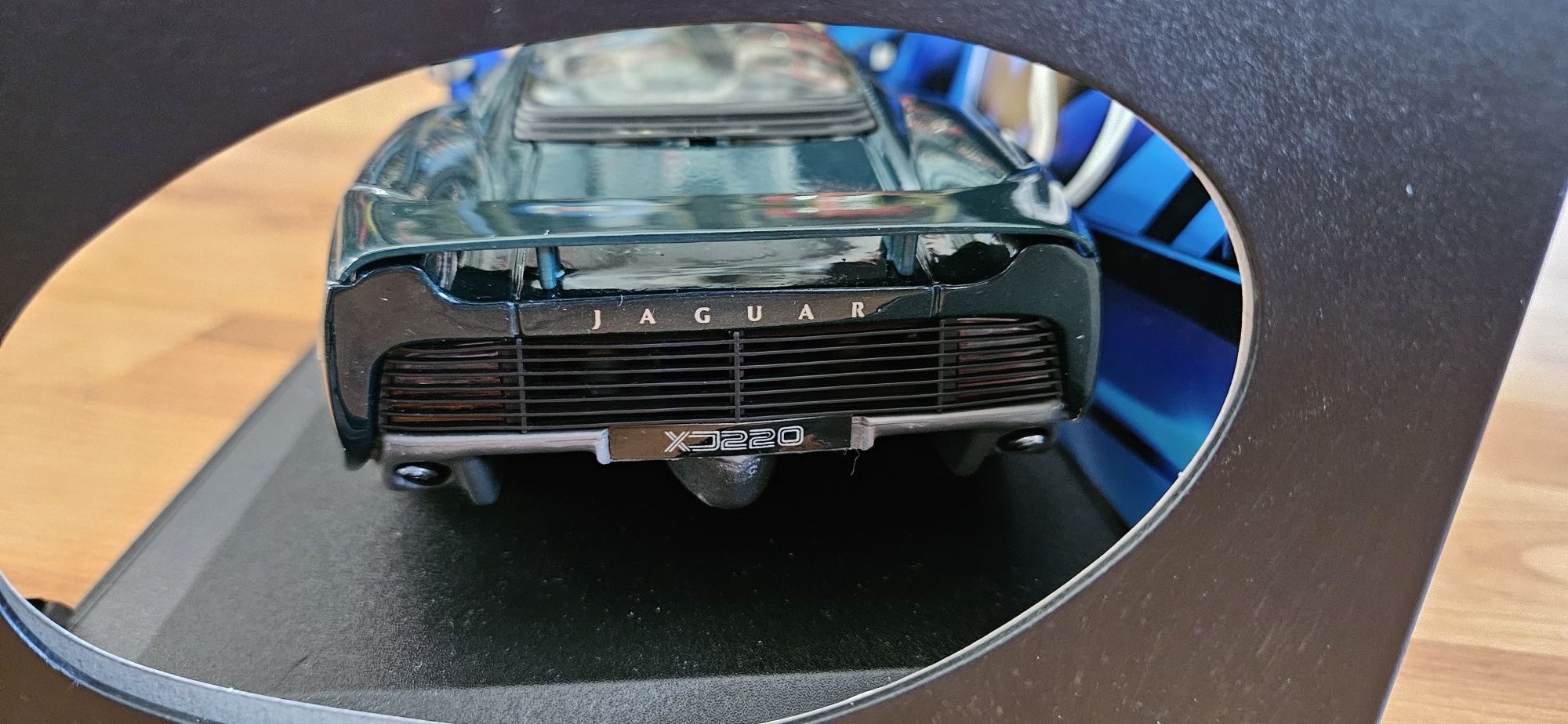 1:18 Maisto Jaguar XJ 220