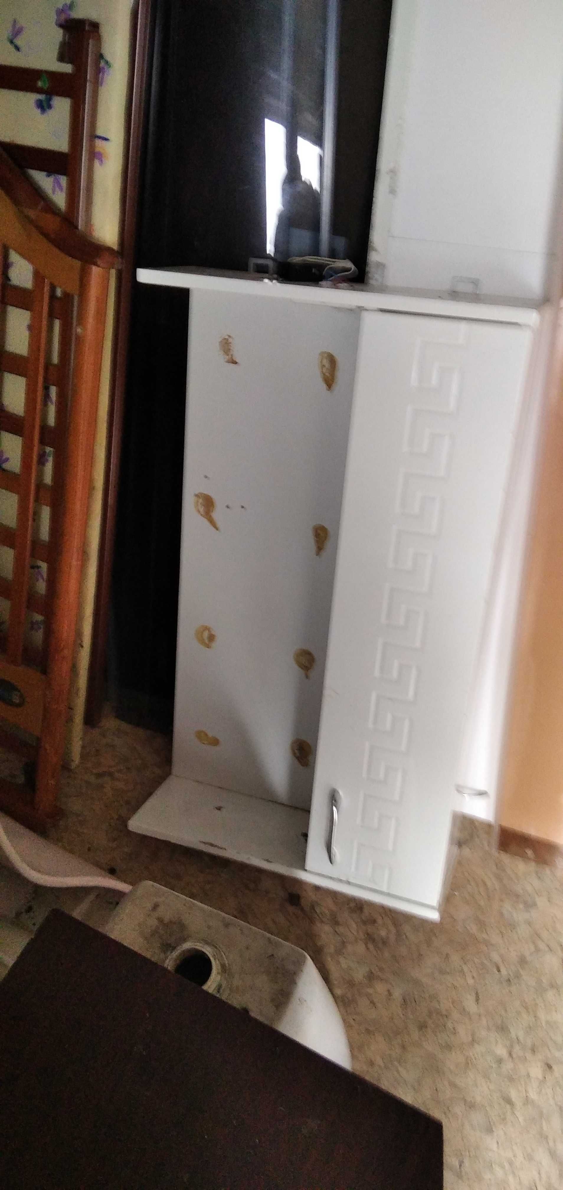 Зеркало с полочкой в ванную