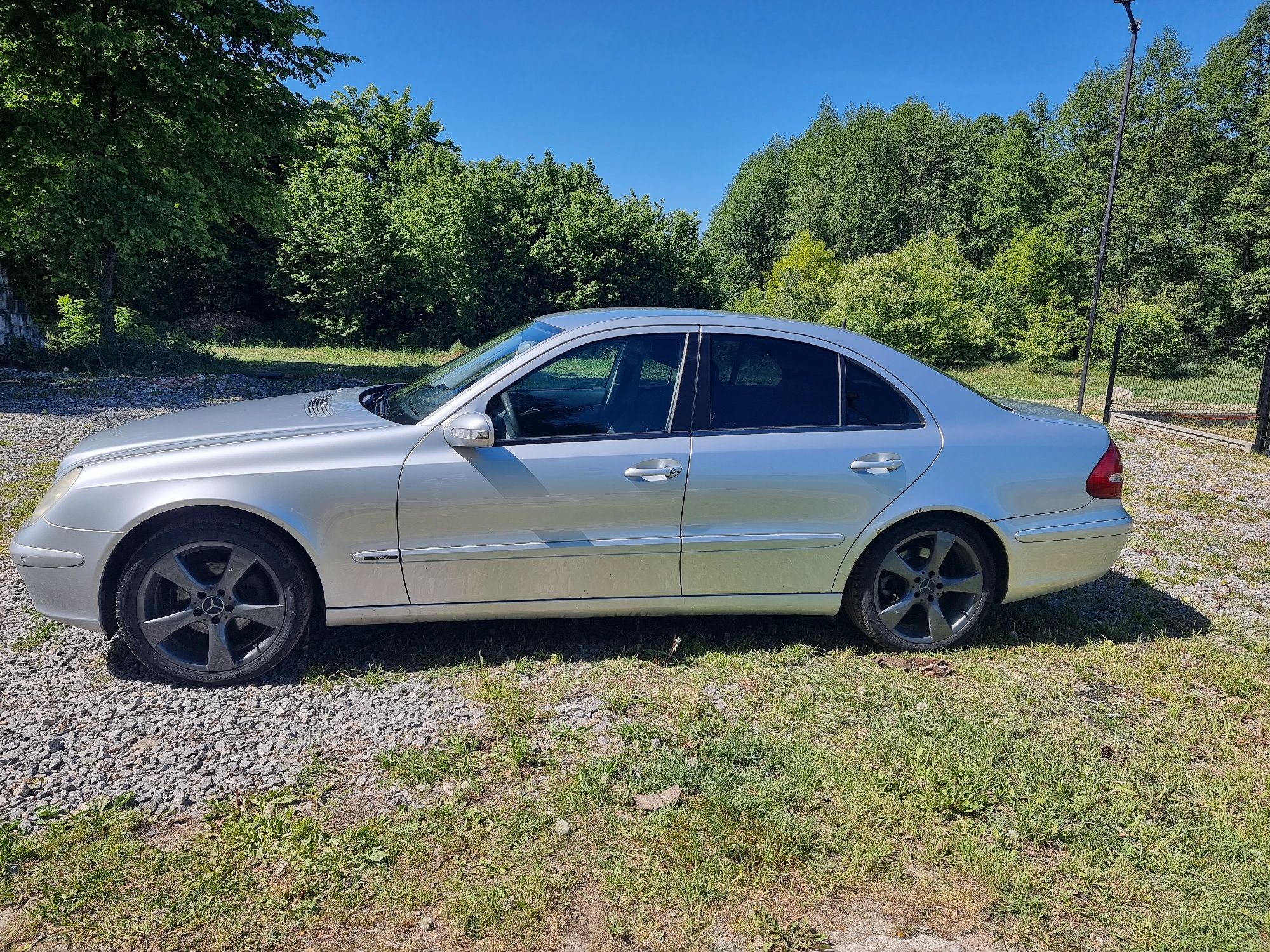 Mercedes E 280  benzyna