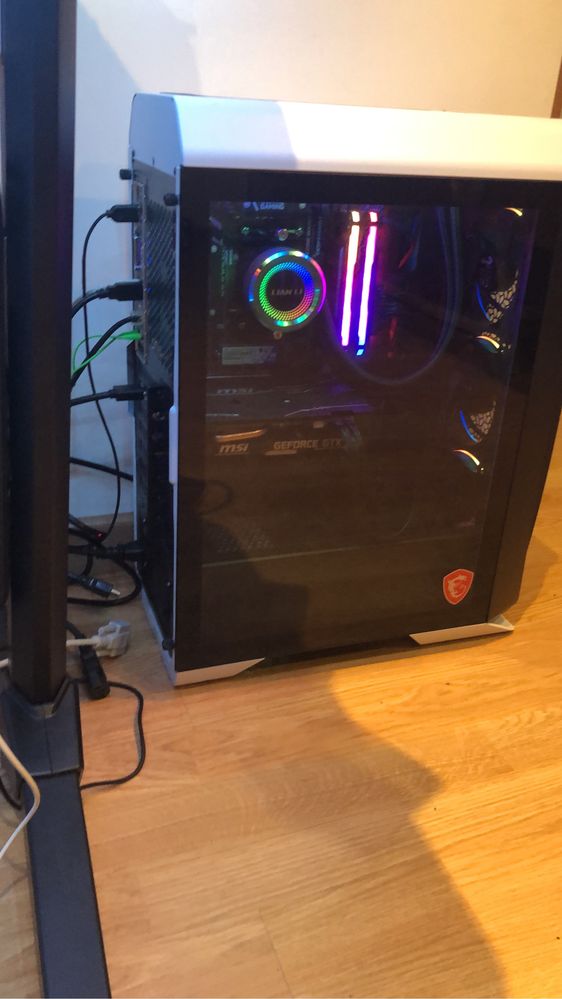 Torre GAMING Ryzen 7 3700x 1660ti +Monitor