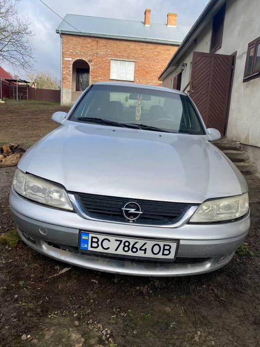 Опель вектора б 1998 р.2 літра бензин- пишіть домовимся