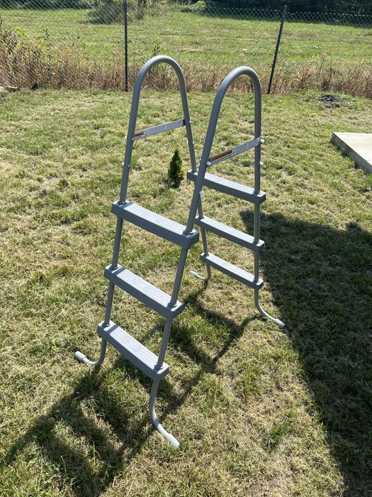 Драбина для басейну