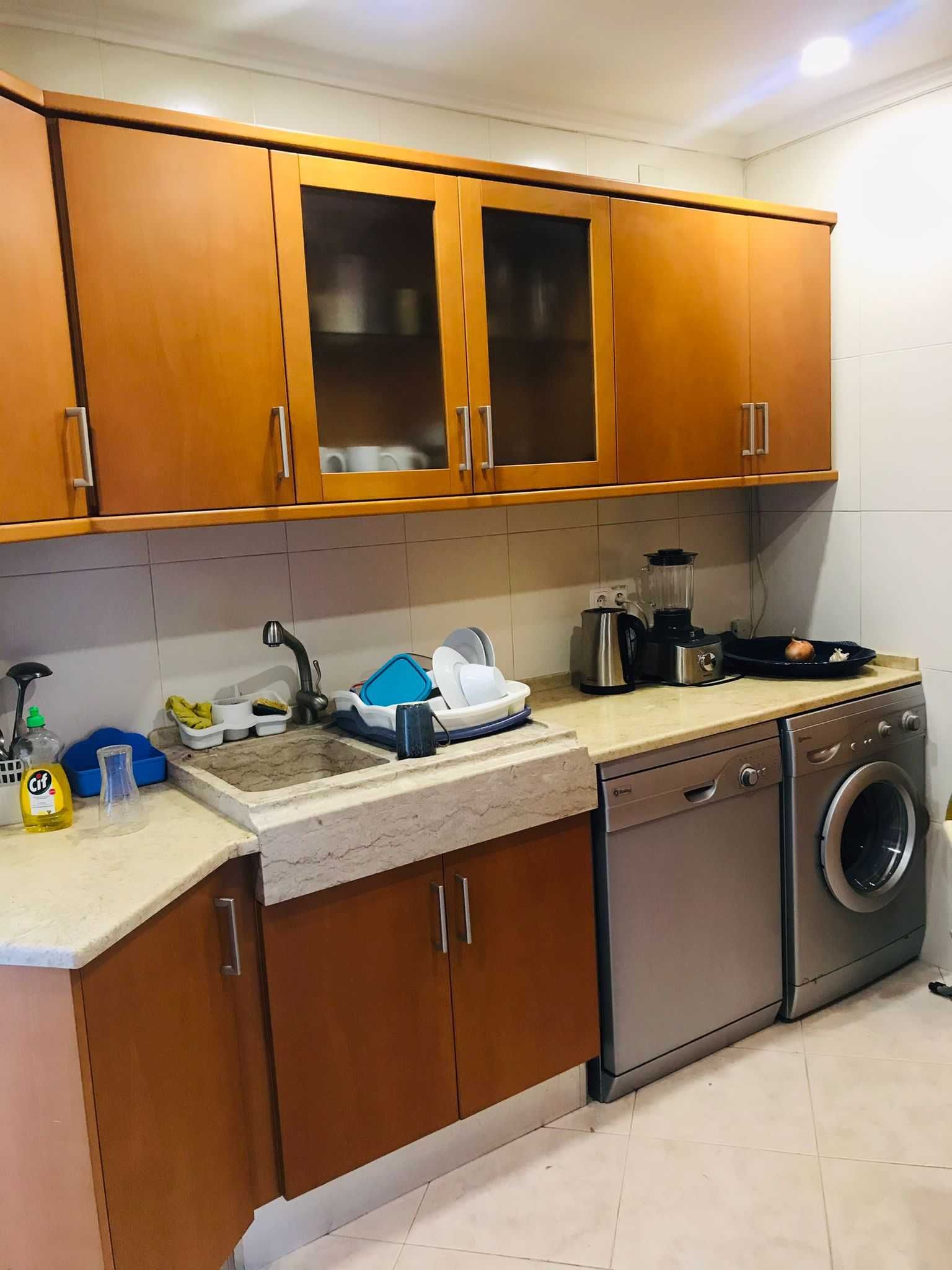 2  Quartos para raparigas apenas estudantes Av. de Roma