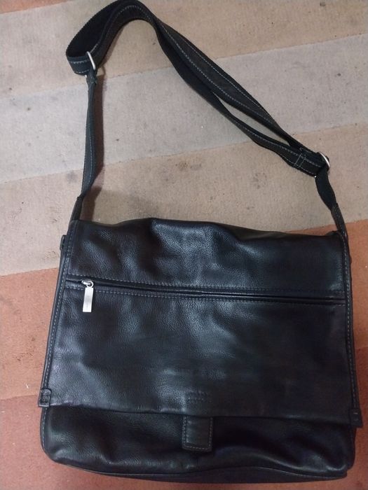 Saco c/ alsa em pele  (couro) como novo