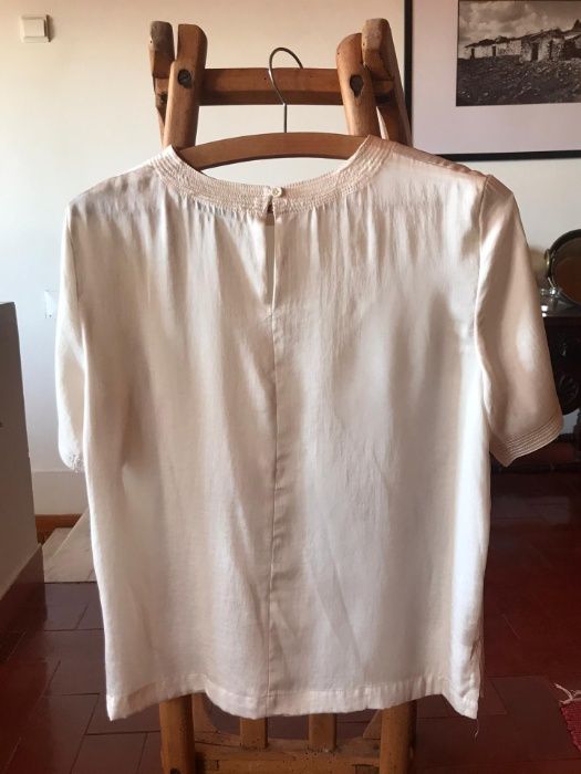 Casaco de padrão leopardo com blusa branca