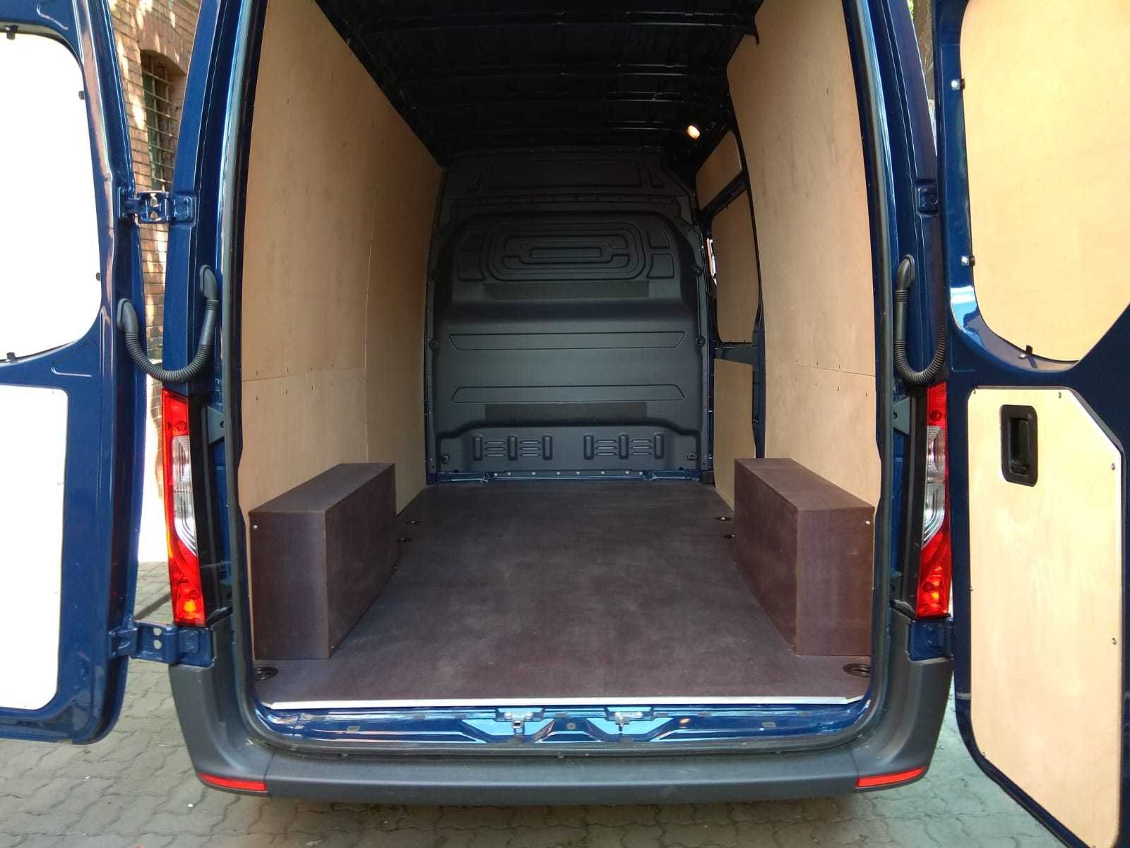 Zabudowa przestrzeni ładunkowej Mercedes Sprinter W910 L2H2