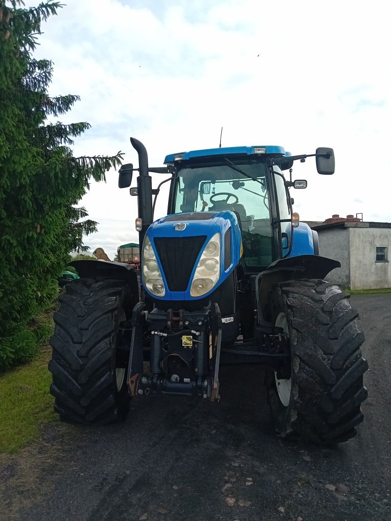 New Holland T7040