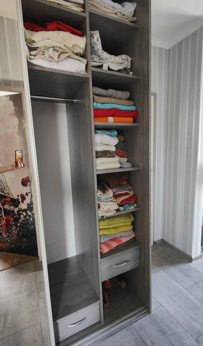 Szafa koloru szary kamień