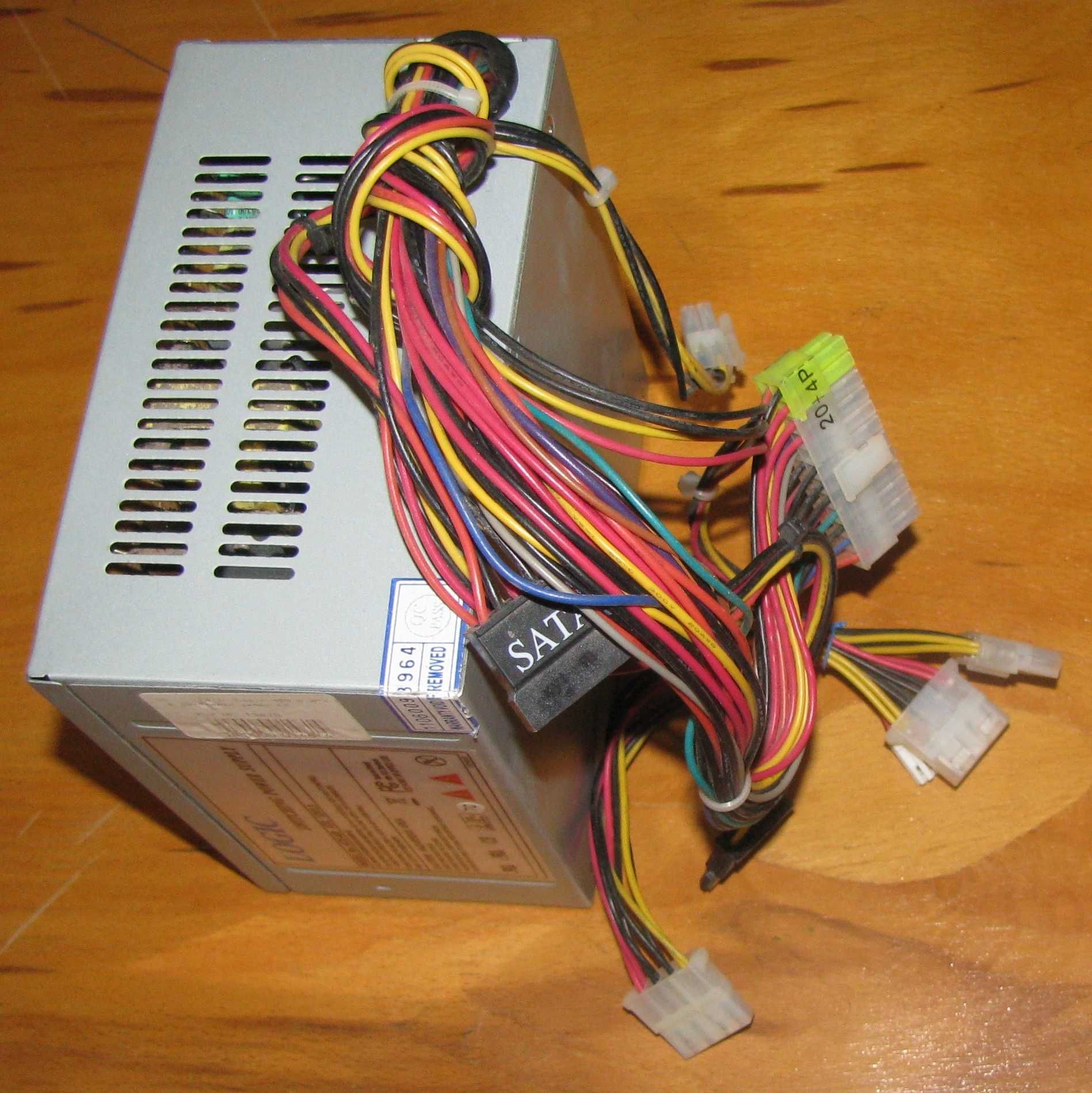 Блок питания на ПК Logic power ATX-400W б/у, рабочий.