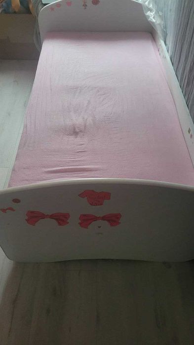 Sprzedam łóżko dziecięce z materacem