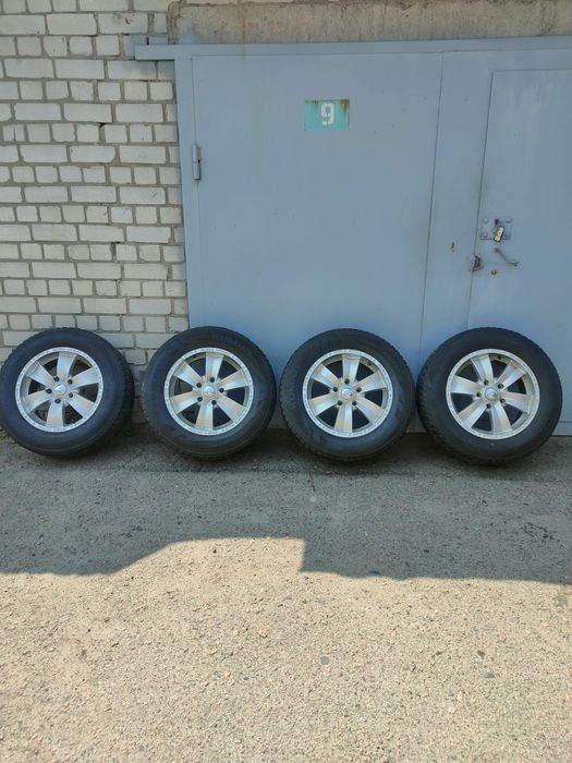 Зимові колеса 235/65 R17 108T  шиповані