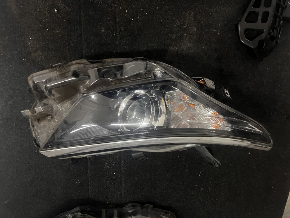 Toyota auris II lift 18r lampa prawa przednia