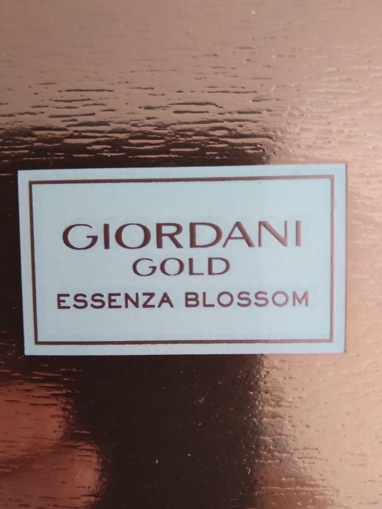 Perfumy Giordani Gold Essenza Blossom