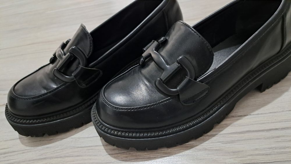 Buty czarne mokasyny 38