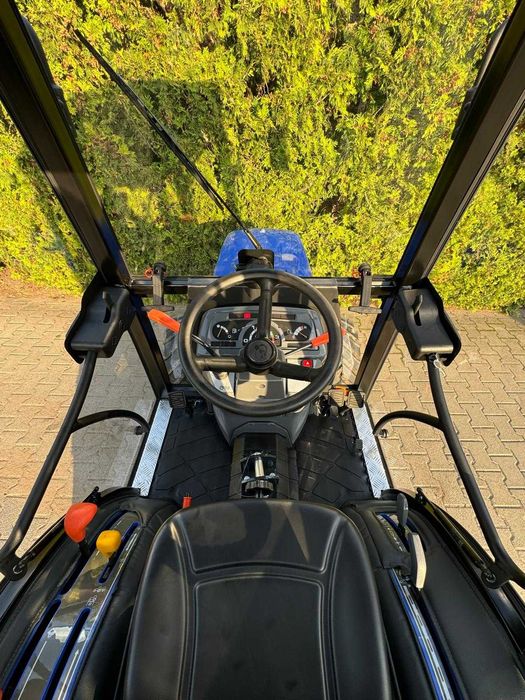 Traktor komunalny ISEKI TM3267AL ECO z ogrzewaną kabiną i przednim TUZ